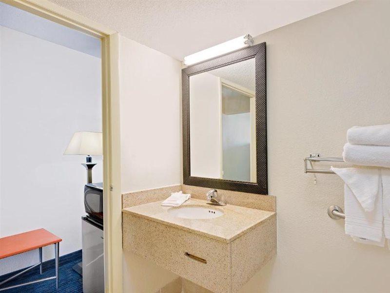 Days Inn By Wyndham Easton Exteriör bild